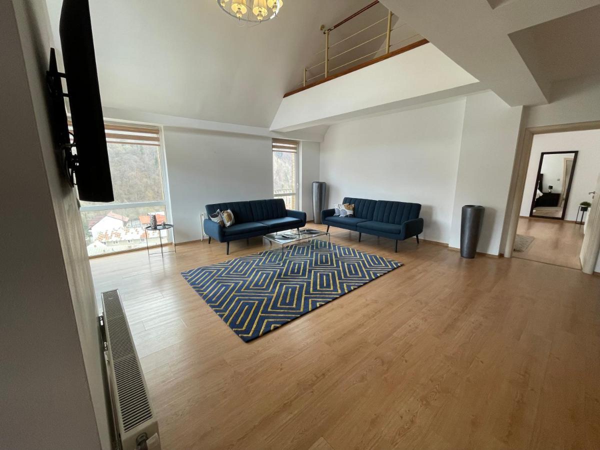 Kyra Penthouse Apartament