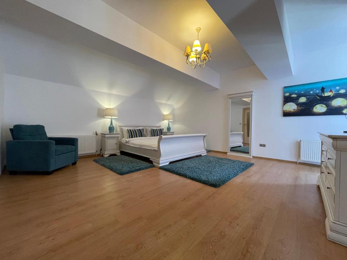 Kyra Penthouse