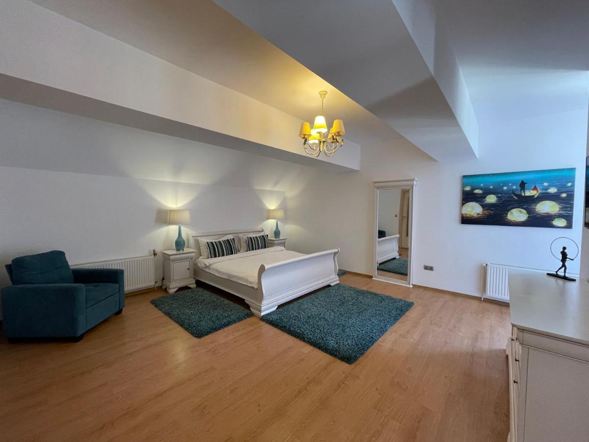Kyra Penthouse Apartament *